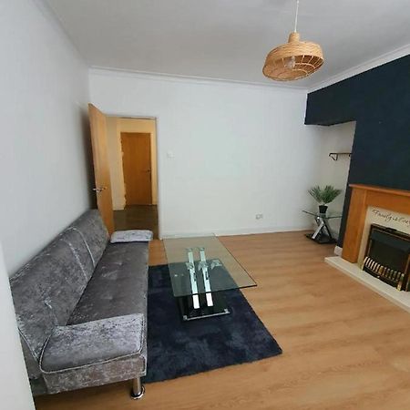 Double Bedroom 96Glc Greater Manchester Мидълтън Екстериор снимка