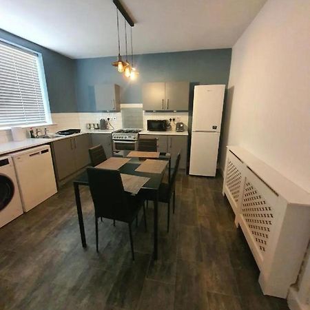 Double Bedroom 96Glc Greater Manchester Мидълтън Екстериор снимка