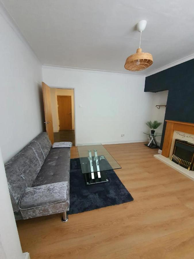 Double Bedroom 96Glc Greater Manchester Мидълтън Екстериор снимка