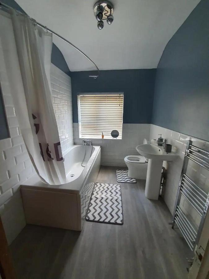 Double Bedroom 96Glc Greater Manchester Мидълтън Екстериор снимка