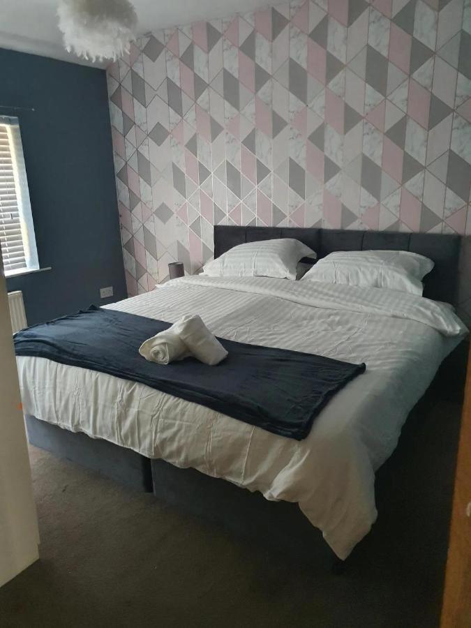 Double Bedroom 96Glc Greater Manchester Мидълтън Екстериор снимка
